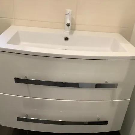 Chambre Sympa Dans Une Grande Maison פורניק
